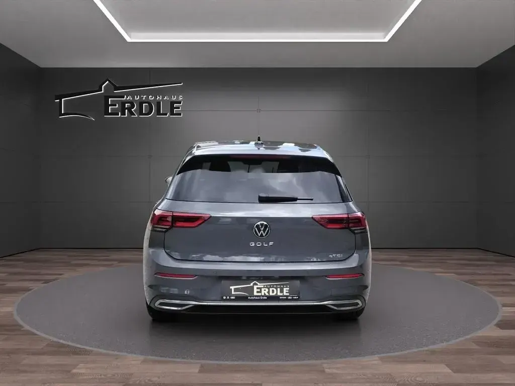 Gebraucht VW Golf VIII Move 131 PS (96 kW) 2023 Grau Limousine