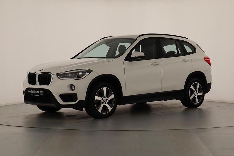Alpinweiss iii Gebraucht 2018 BMW X1 Advantage SUV | 18.889 € (Fairer Preis) - Bild 1/4