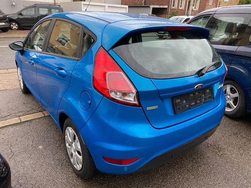 Gebraucht Ford Fiesta 101 PS (74 kW) 2015 Blau Kleinwagen