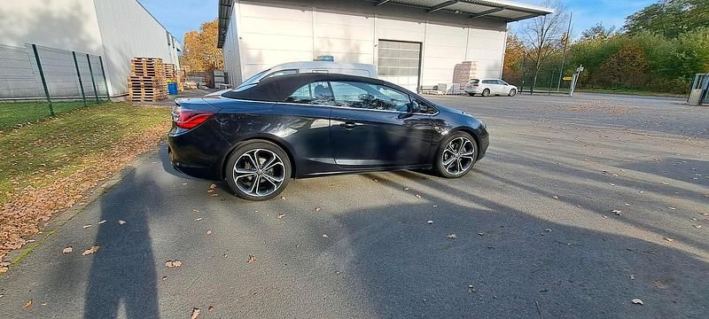 Second-hand Opel Cascada 170 CP (125 kW) 2015 Negru Cabrio
