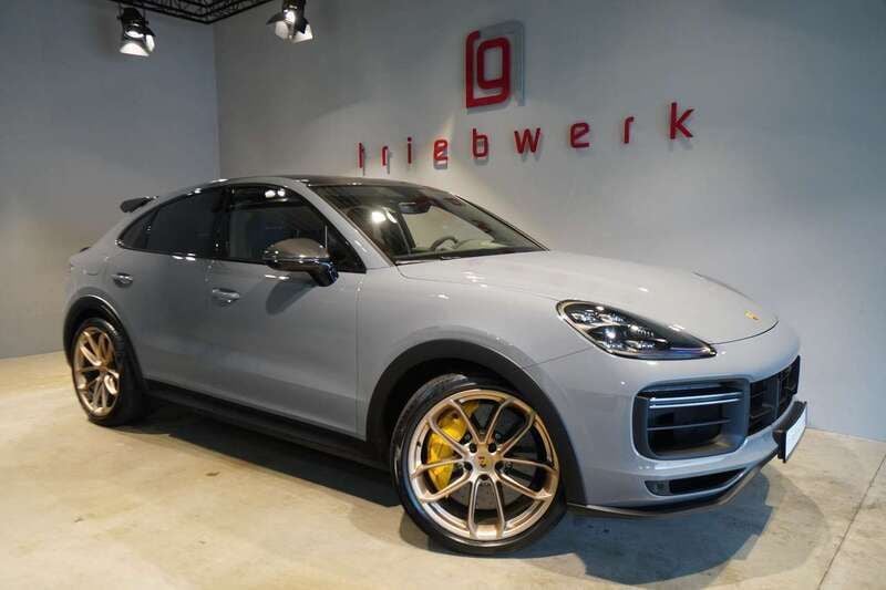 Grau Gebraucht 2022 Porsche Cayenne Turbo SUV | 154.941 € (Teuer) - Bild 1/3