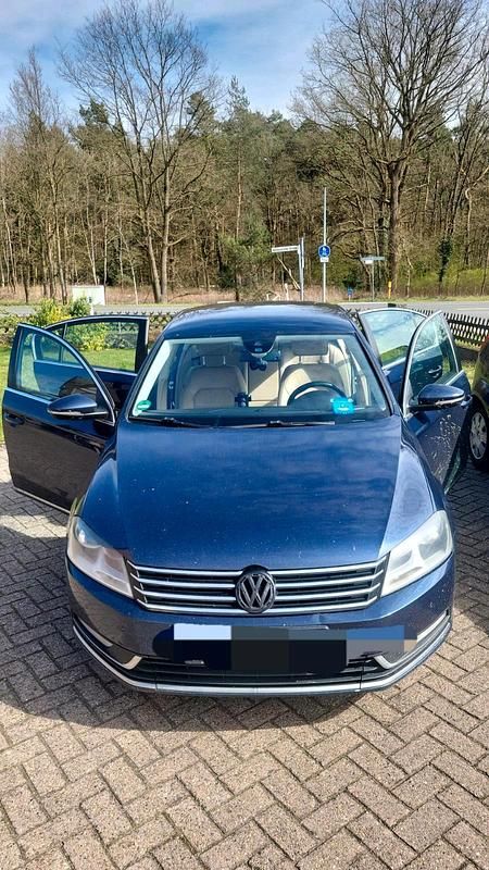 Usata VW Passat 170 CV (125 kW) 2013 Blu Berlina