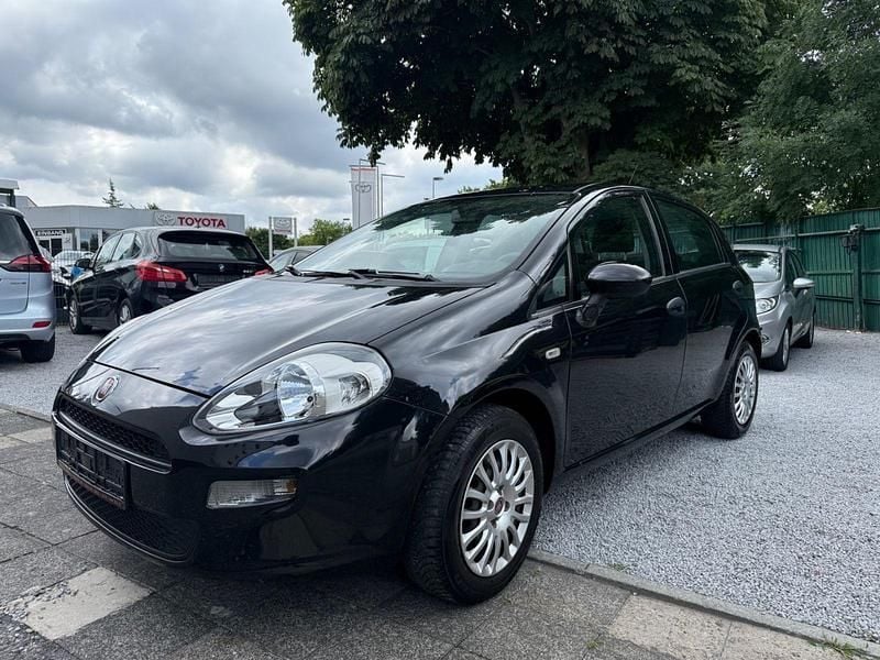 Schwarz Gebraucht 2016 Fiat Punto More Kleinwagen | 5.999 € (Fairer Preis) - Bild 1/4