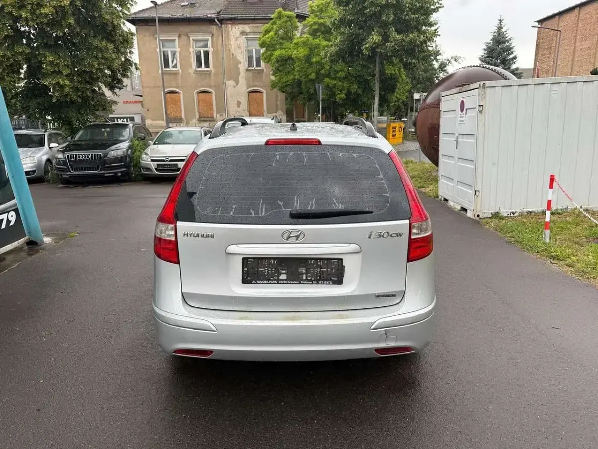 Gebraucht Hyundai i30 116 PS (85 kW) 2011 Silber Kombi