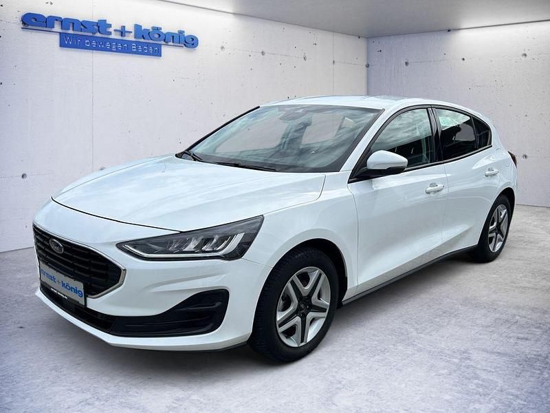 Weiß Gebraucht 2022 Ford Focus Cool & Connect Limousine | 19.330 € (Fairer Preis) - Bild 1/4