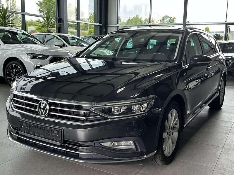 Manganese gray metallic Gebraucht 2023 VW Passat Elegance Kombi | 26.990 € (Teuer) - Bild 1/2