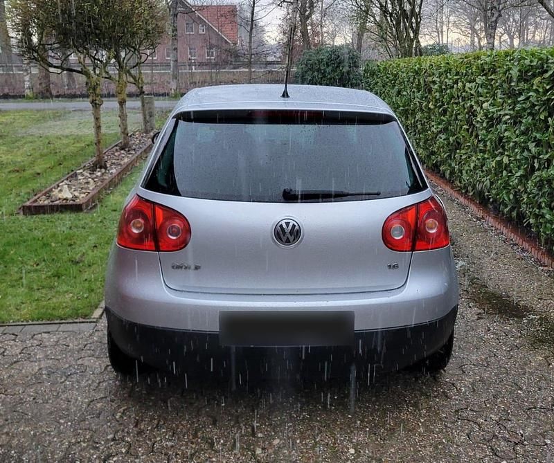 Gebraucht VW Golf V 102 PS (75 kW) 2007 Silber Limousine