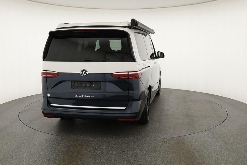 Gebraucht VW California Beach 150 PS (110 kW) 2025 Candy weiß/ starlight blue metallic Van