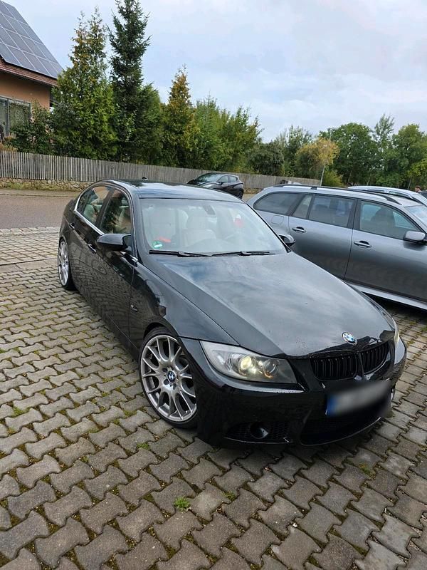Schwarz Gebraucht 2005 BMW 330 Performance Limousine | 6.000 € (Guter Preis) - Bild 1/4