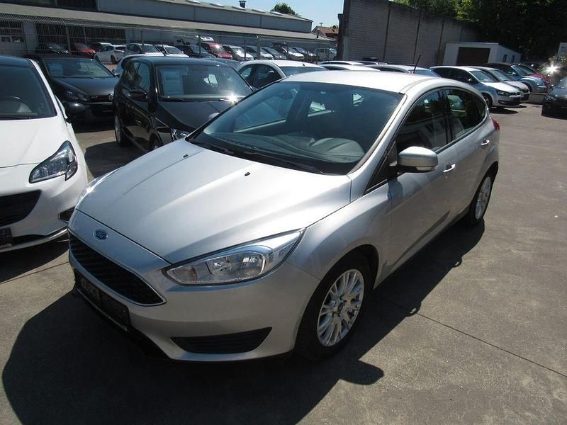 Gebraucht Ford Focus 101 PS (74 kW) 2018 Silber Limousine