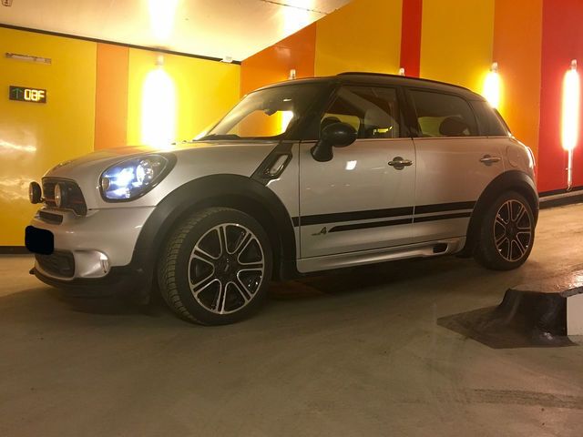 Silber metallic Gebraucht 2013 Mini John Cooper Works Countryman SUV | 16.500 € (Teuer) - Bild 1/4