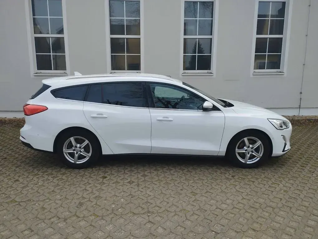 Gebraucht Ford Focus Titanium 120 PS (88 kW) 2021 Weiß Limousine