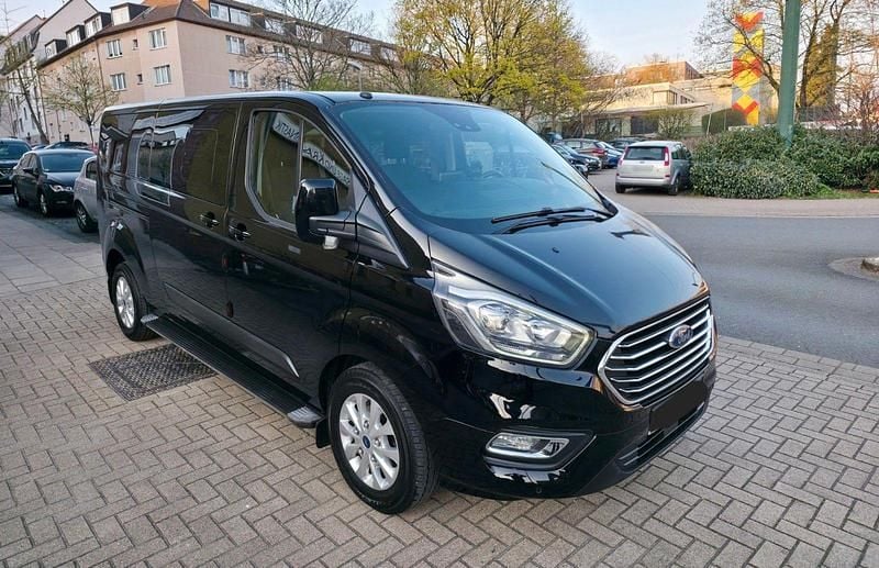 Gebraucht Ford Tourneo 131 PS (96 kW) 2018 Schwarz Van / Kleinbus