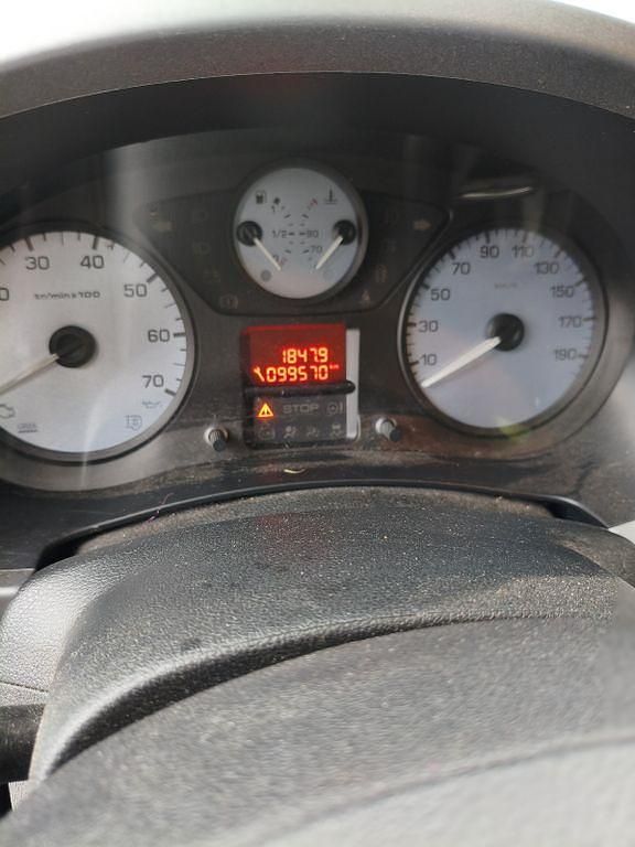 Gebraucht Peugeot Partner Tepee Active 99 PS (72 kW) 2017 Braun Van / Kleinbus