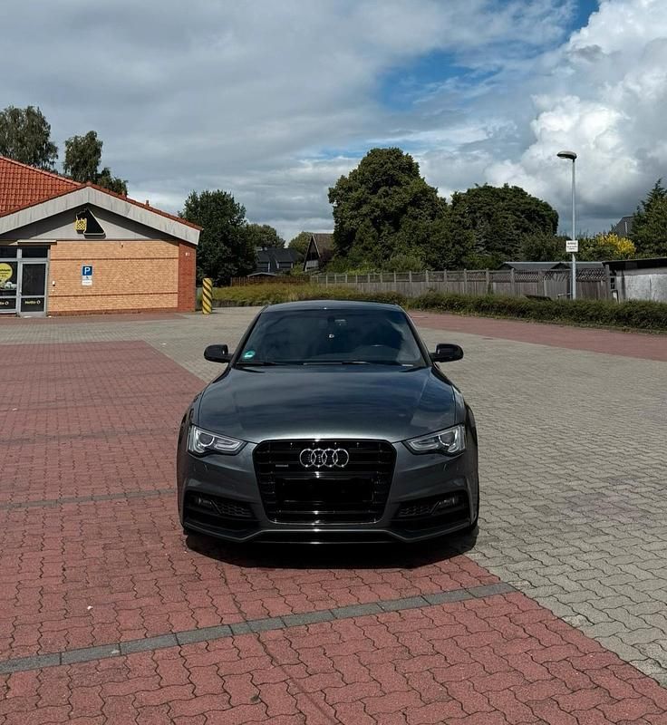 Grau Gebraucht 2016 Audi A5 S-Line Coupé | 17.999 € - Bild 1/4