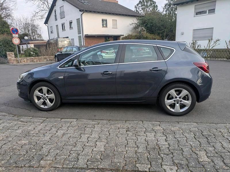 Gebraucht Opel Astra Edition 179 PS (131 kW) 2010 Blau Coupé