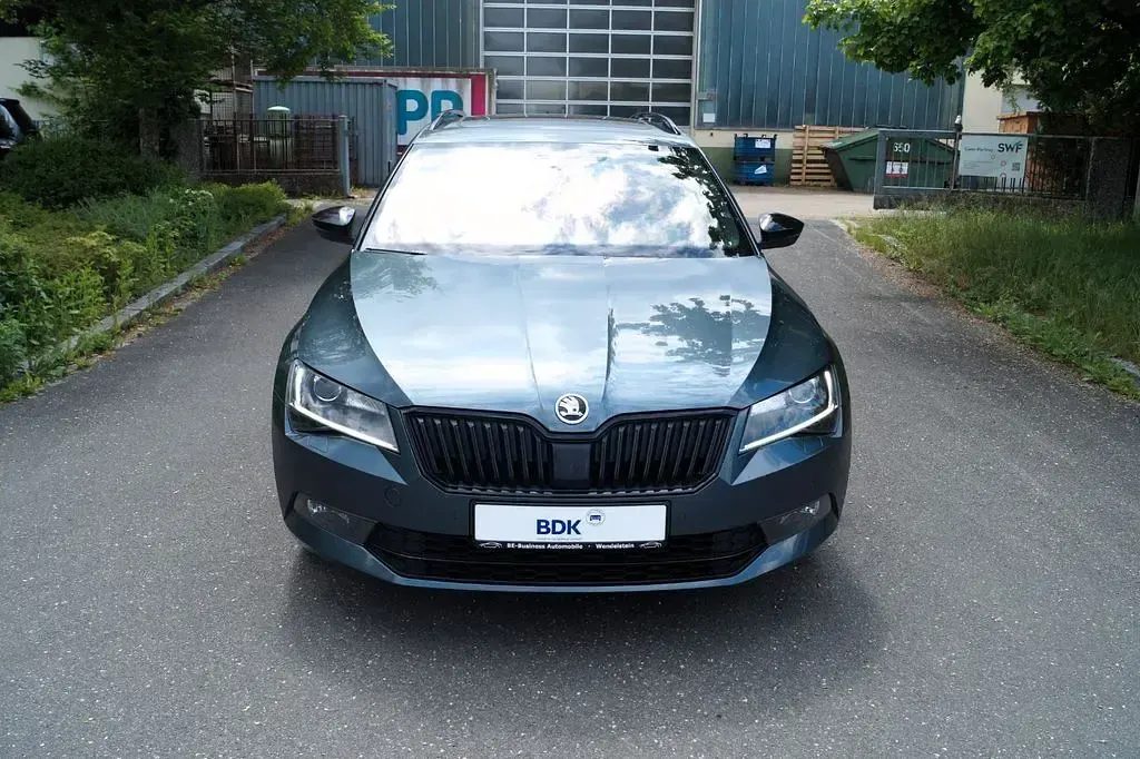 Gebraucht Skoda Superb SportLine 179 PS (131 kW) 2017 Grau Kombi
