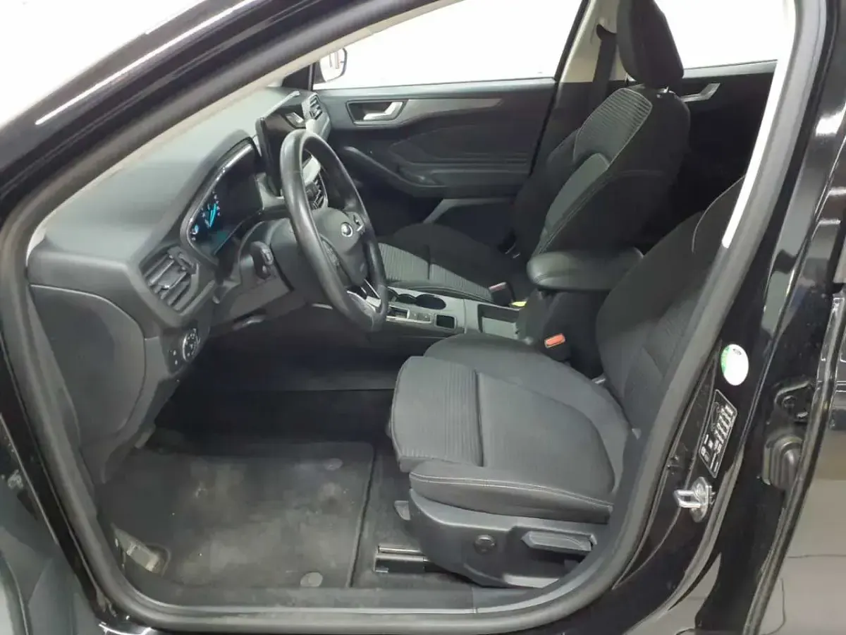 Gebraucht Ford Focus Titanium 116 PS (85 kW) 2023 Agate black metallic Kombi