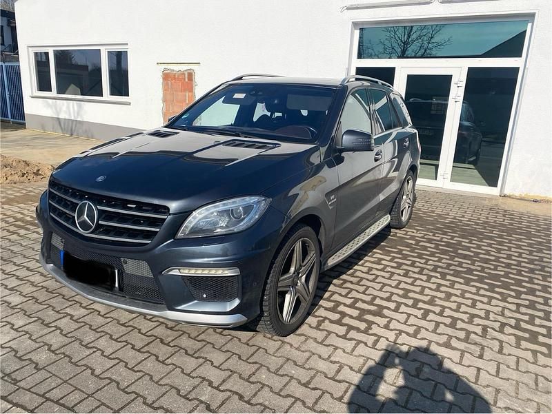 Grau Gebraucht 2013 Mercedes ML63 AMG AMG SUV | 23.000 € (Guter Preis) - Bild 1/4