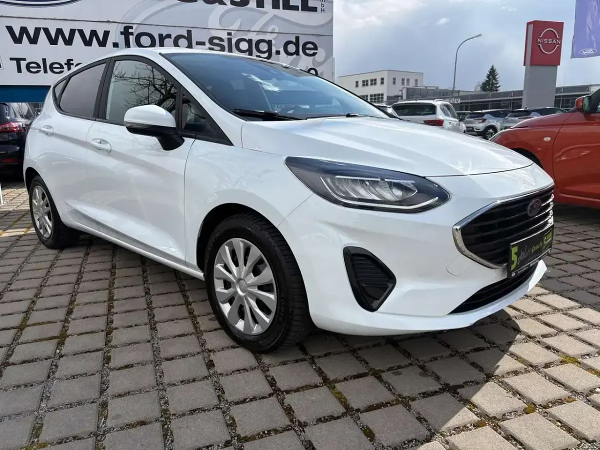 Gebraucht Ford Fiesta Cool & Connect 101 PS (74 kW) 2023 Frostweiß Kleinwagen