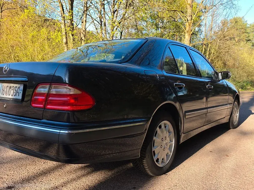 Gebraucht Mercedes E280 Elegance 204 PS (150 kW) 1999 Grün Limousine