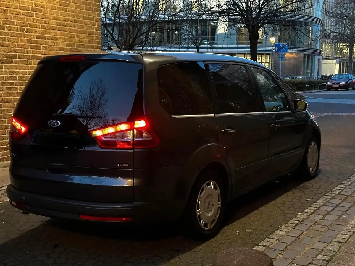 Gebraucht Ford Galaxy 140 PS (102 kW) 2009 Andere farben Van / Kleinbus
