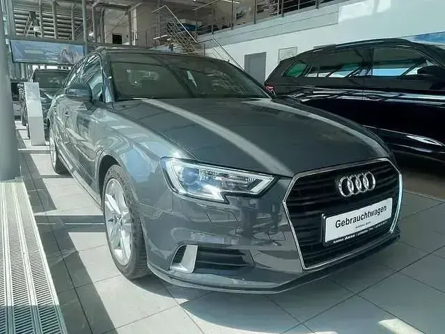 Gebraucht Audi A3 Sport 150 PS (110 kW) 2018 Grau Limousine