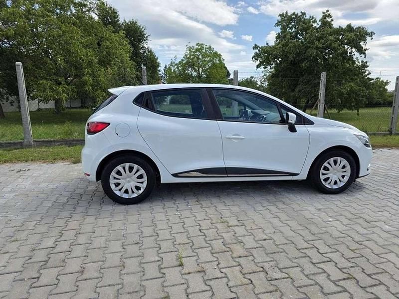 Weiß Gebraucht 2018 Renault Clio IV Life Limousine | 7.300 € (Fairer Preis) - Bild 1/4