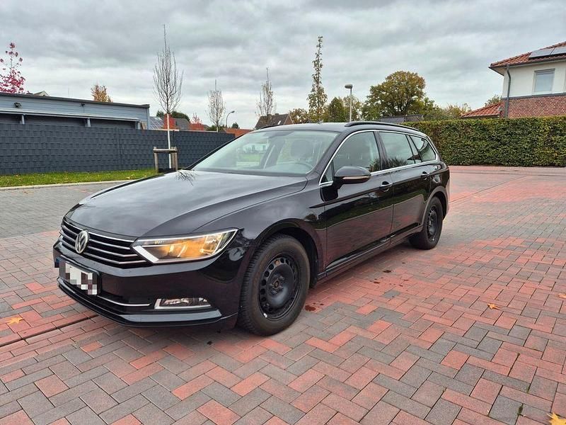 Schwarz Gebraucht 2015 VW Passat Trendline Kombi | 9.850 € (Superpreis) - Bild 1/4