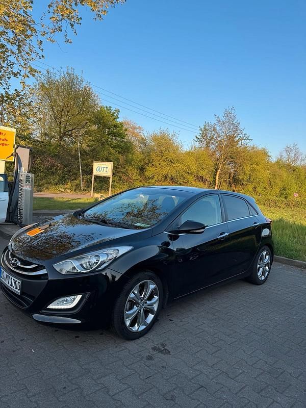 Gebraucht Hyundai i30 Edition 135 PS (99 kW) 2015 Schwarz Limousine