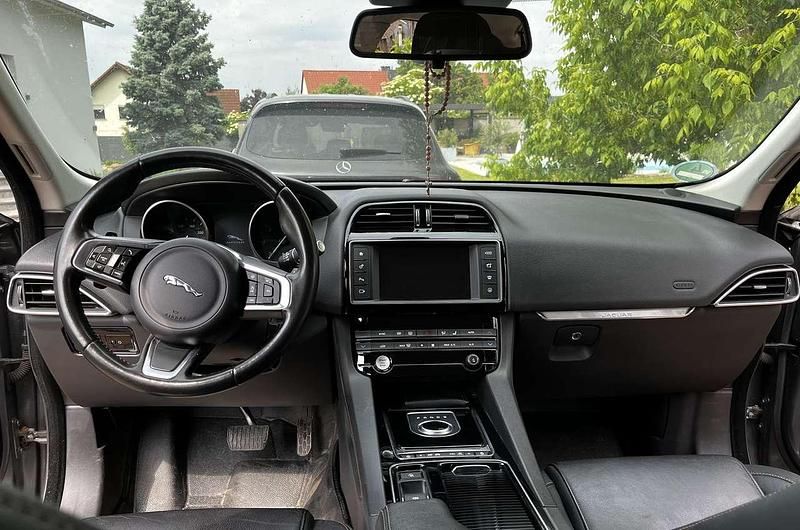 Gebraucht Jaguar F-Pace Prestige 241 PS (177 kW) 2018 SUV