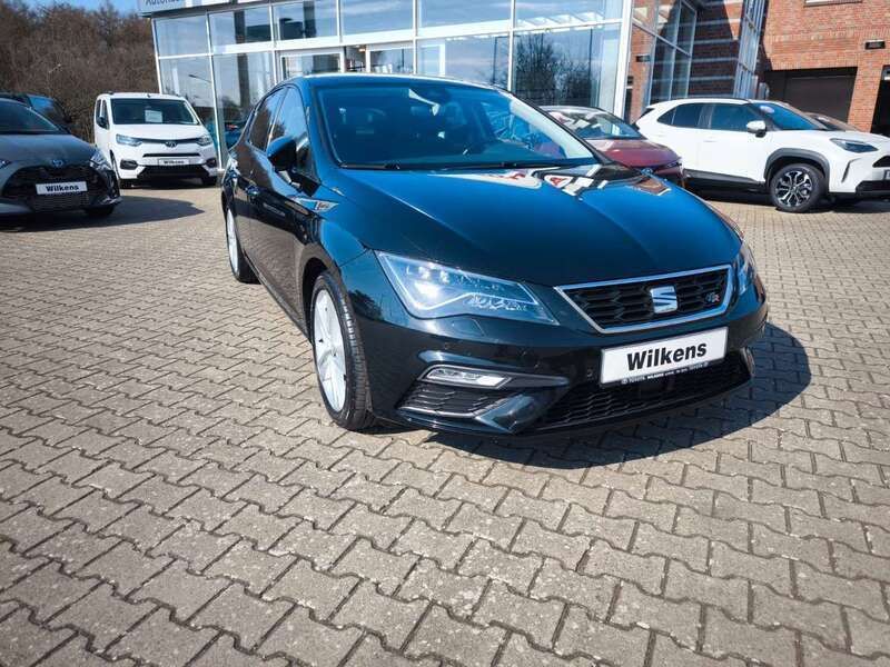 Mitternachtsschwarz Gebraucht 2020 Seat Leon FR Limousine | 19.600 € (Fairer Preis) - Bild 1/4