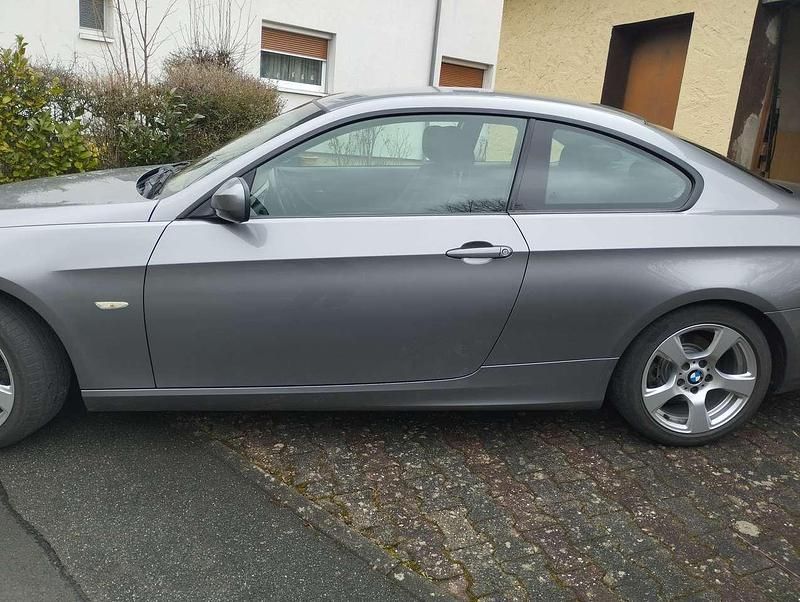 Gebraucht BMW 320 170 PS (125 kW) 2010 Grau Coupé
