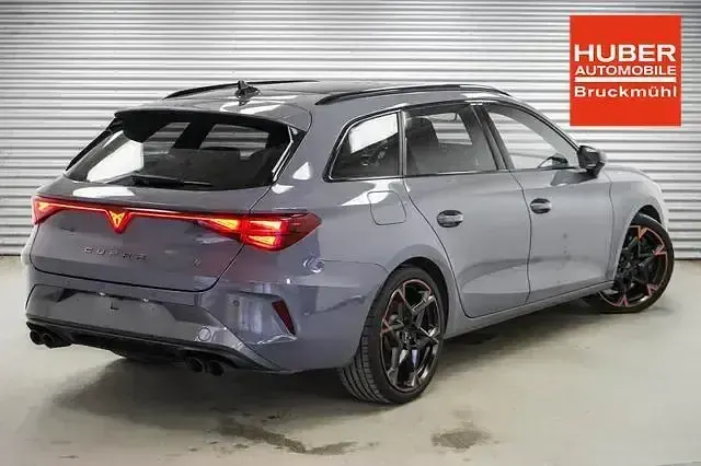 Gebraucht Cupra Leon VZ 333 PS (244 kW) 2025 Graphene grau metallic (r6) Kombi