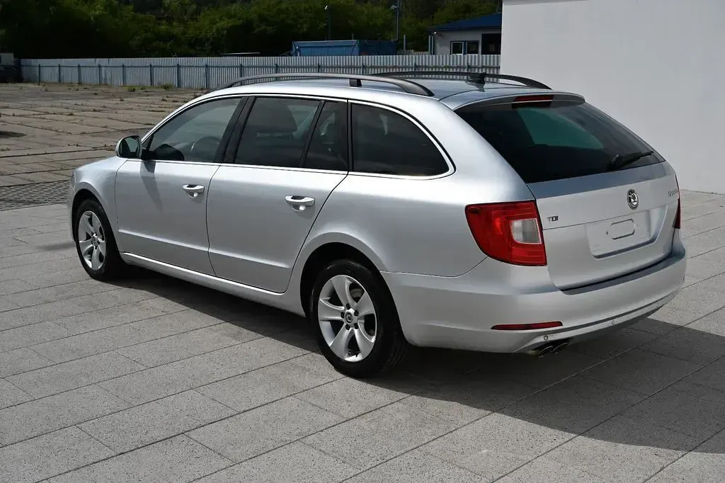 Używany Skoda Superb Ambition 170 KM (125 kW) 2012 Srebrny Sedan/Limuzyna