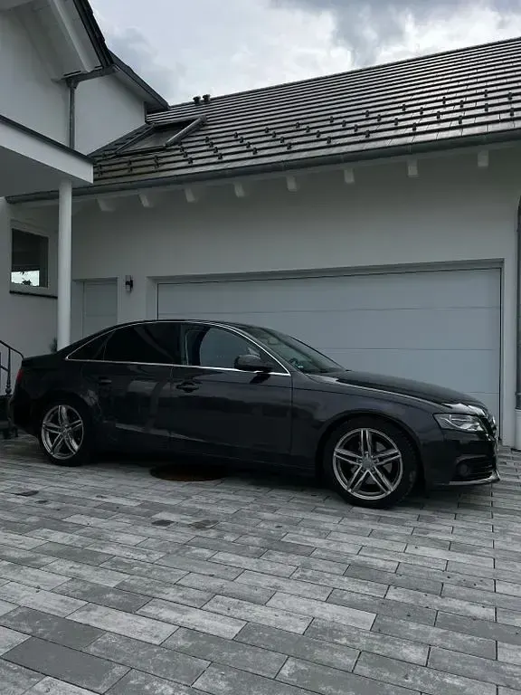 Gebraucht Audi A4 Attraction 179 PS (131 kW) 2011 Grau Limousine