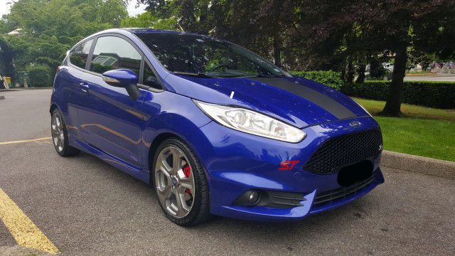 Gebraucht Ford Fiesta ST 182 PS (133 kW) 2014 Blau metallic Kleinwagen