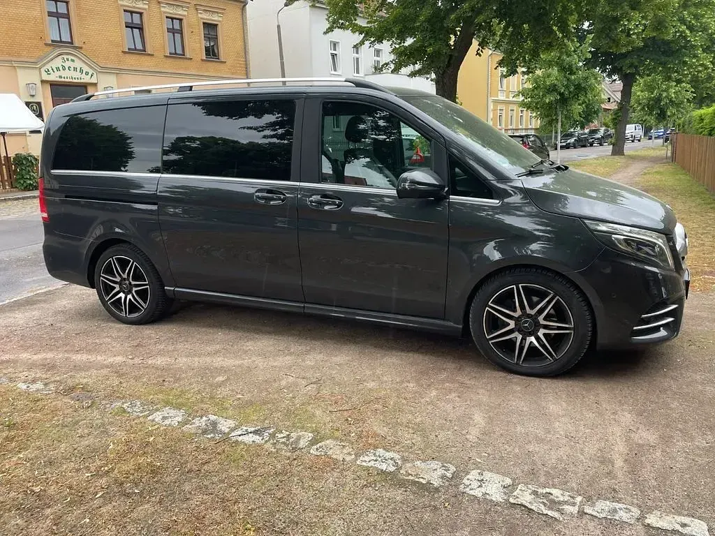 Gebraucht Mercedes V300 Avantgarde 239 PS (175 kW) 2020 Grau Van / Kleinbus