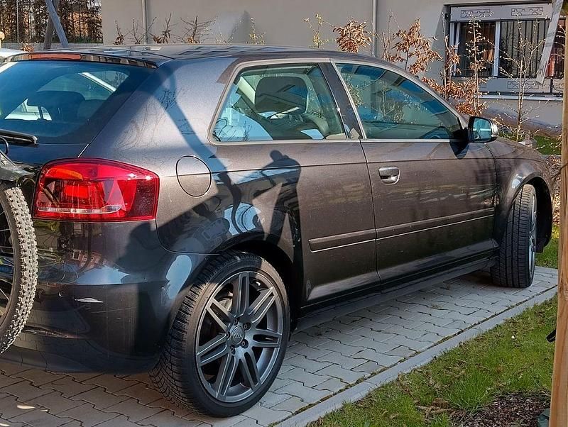 Gebraucht Audi A3 Ambiente 105 PS (77 kW) 2010 Grau Kleinwagen