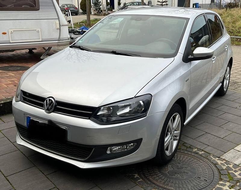 Silber Gebraucht 2014 VW Polo Life Limousine | 4.990 € (Guter Preis) - Bild 1/4