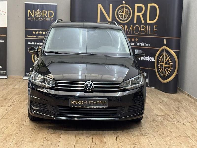 Gebraucht VW Touran Active 150 PS (110 kW) 2021 Schwarz Van / Kleinbus