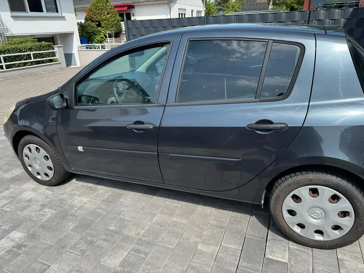 Gebraucht Renault Clio 75 PS (55 kW) 2007 Andere farben Kleinwagen