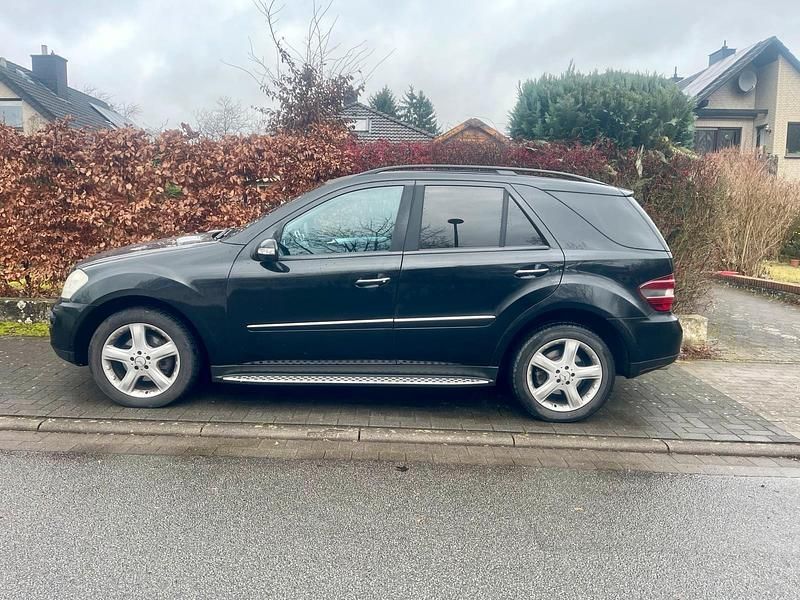 Gebraucht Mercedes ML320 224 PS (164 kW) 2007 Schwarz SUV