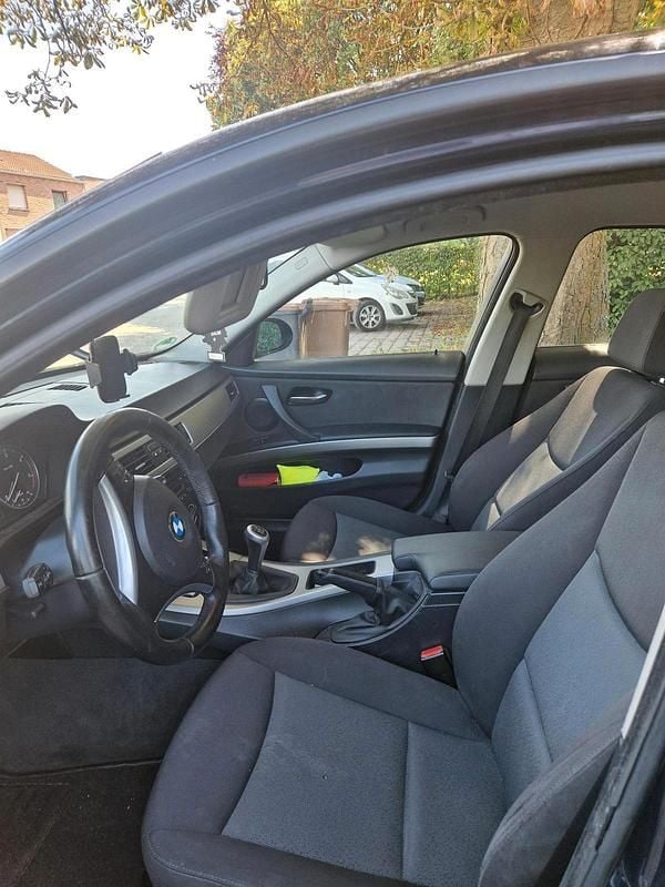 Blau Gebraucht 2008 BMW 318 Limousine | 3.000 € (Superpreis) - Bild 1/4