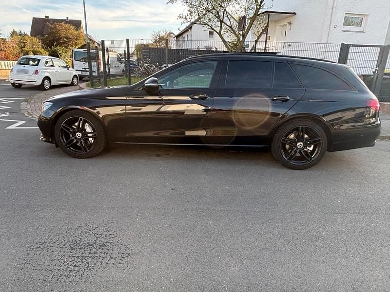 Gebraucht Mercedes E350 AMG 258 PS (189 kW) 2017 Schwarz Limousine