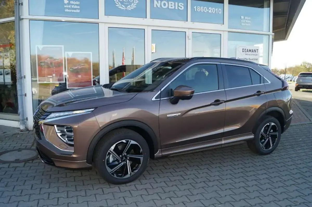 Gebraucht Mitsubishi Eclipse Cross Select 188 PS (138 kW) 2022 Bronzebraun SUV