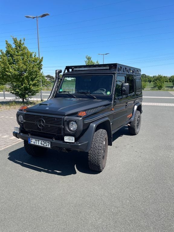 Schwarz Gebraucht 2011 Mercedes G300 SUV | 82.000 € (Fairer Preis) - Bild 1/4