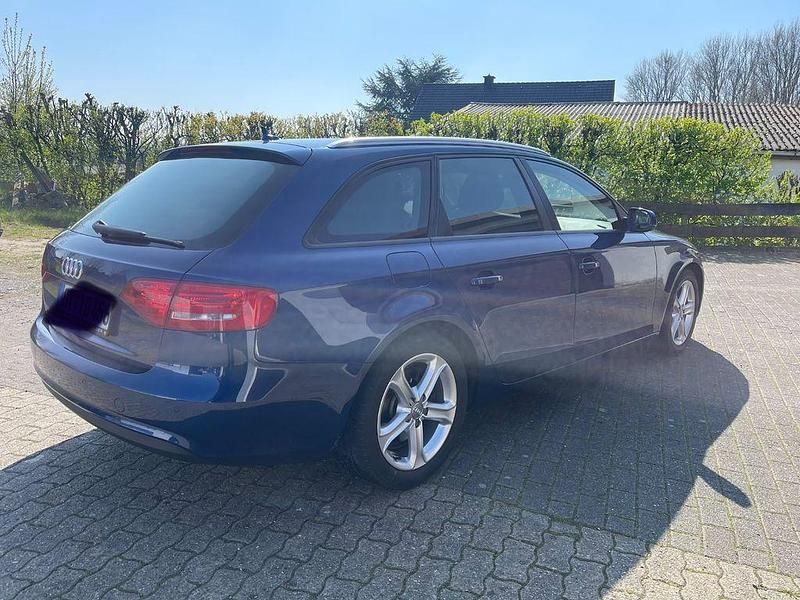 Gebraucht Audi A4 Ambiente 150 PS (110 kW) 2014 Blau Kombi
