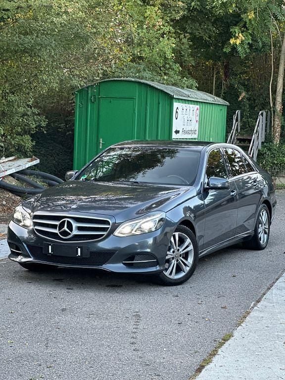 Grau Gebraucht 2014 Mercedes E220 Edition Limousine | 12.000 € (Fairer Preis) - Bild 1/4