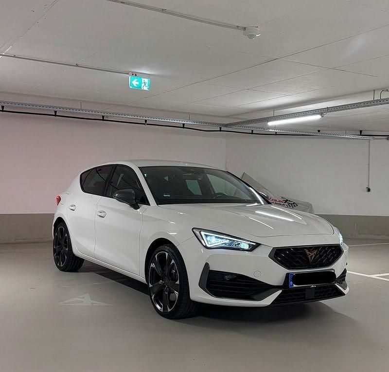 Weiß Gebraucht 2021 Cupra Leon Limousine | 21.400 € (Guter Preis) - Bild 1/4